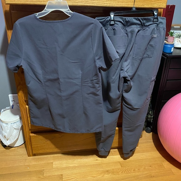 Figs scrub set - Picture 2 of 2